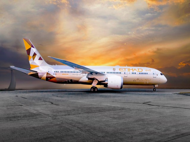 Avião de passageiros Boeing 787 Dreamliner da Etihad Airways, com sua pintura 