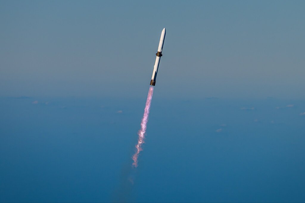 O foguete New Glenn-3 lançará o satélite BlueBird da AST SpaceMobile