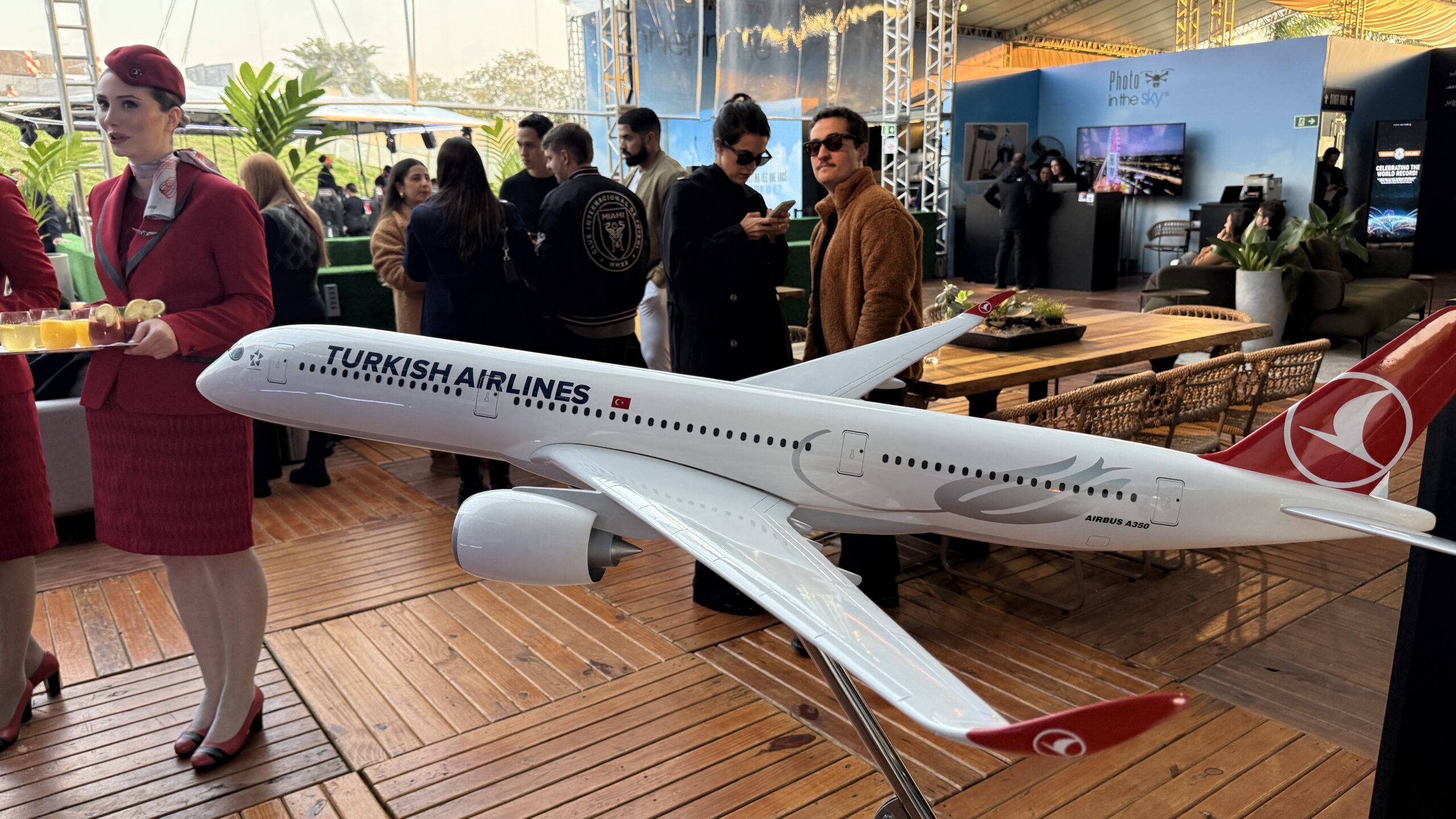 Turkish Airlines promove experiência exclusiva “Dinner in the Sky” em São Paulo