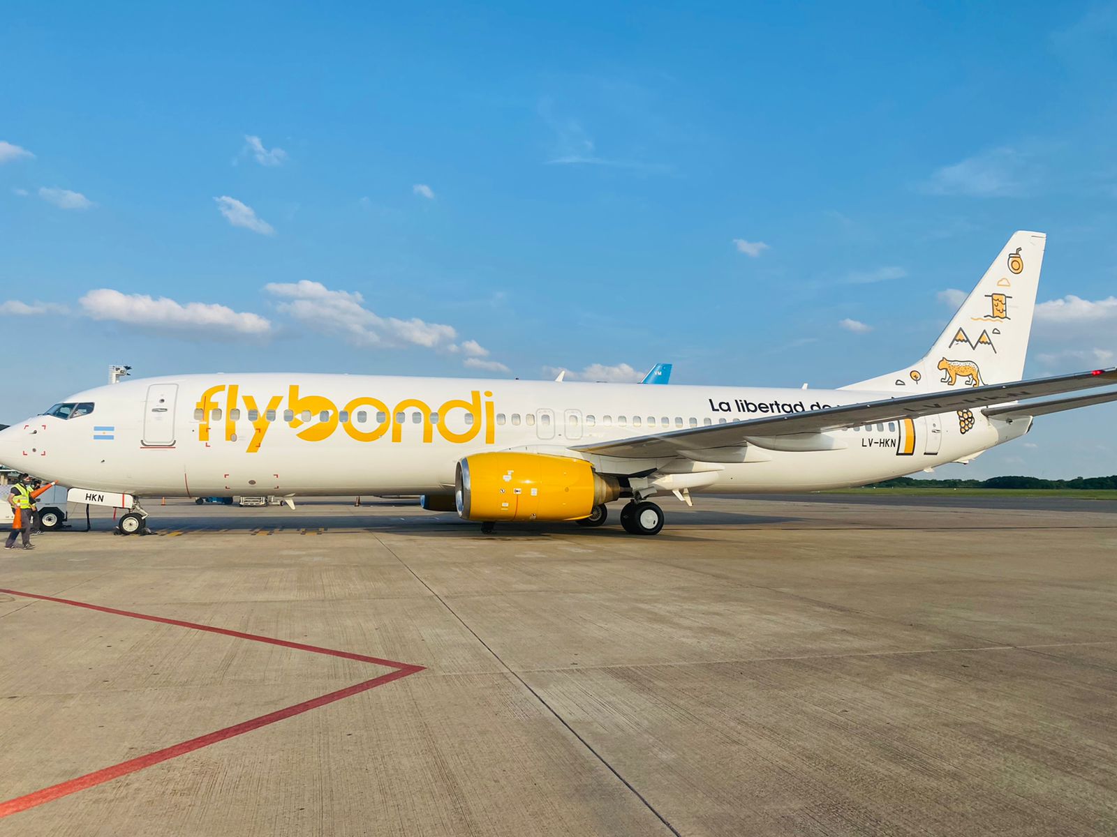 Flybondi reafirma interesse em expandir operações e iniciar voos domésticos no Brasil