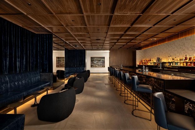 O United Polaris® Lounge reimaginado abre em Chicago com 50% mais espaço e decoração da Crate & Barrel