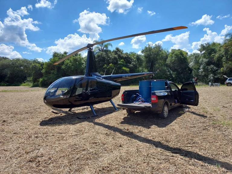 PF e PM/SP interceptam helicóptero com 300 kg de cocaína