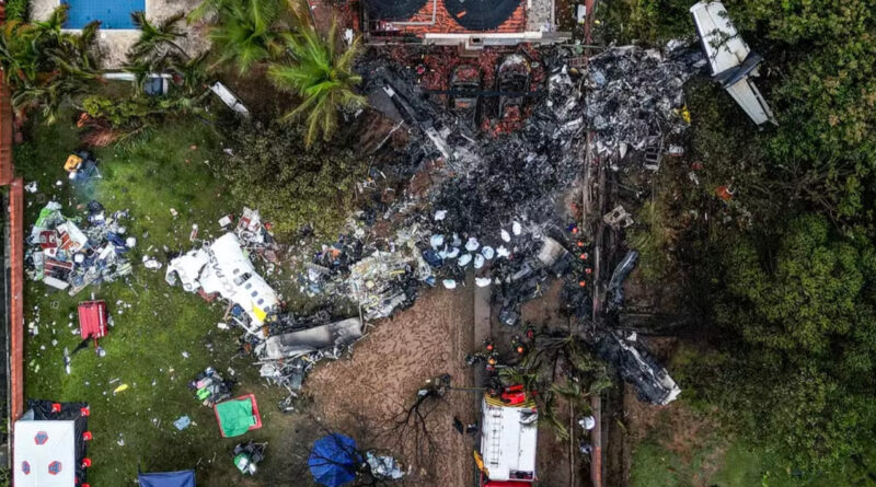 Escombros de avião em Vinhedo (SP), dia 10 de agosto de 2024 — Foto: Nelson Almeida/AFP